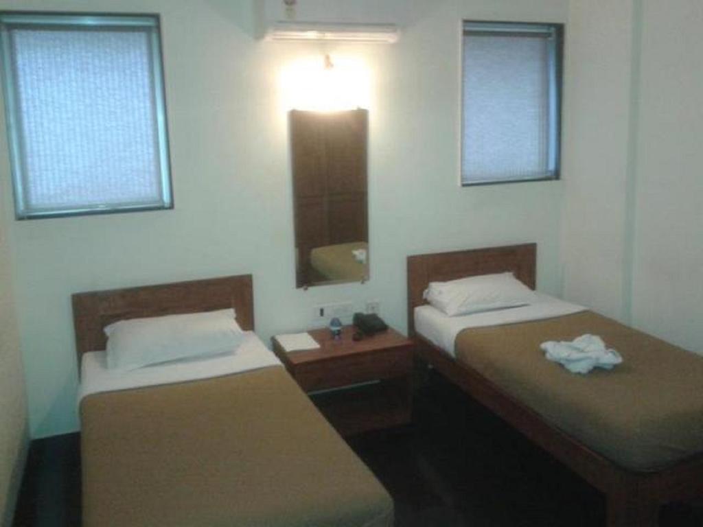 Hotel Q Deck Bombay Esterno foto